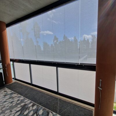 Kaidekaihtimet suojaa auringolta Vekkikaihtimet suojaa auringolta ja pidentää kalusteiden ikää.