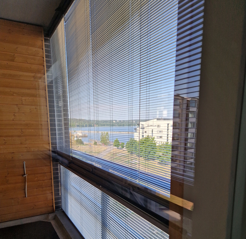 Parvekelasien huolto pitää ulkotilasi viihtyisänä