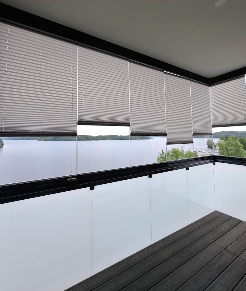 Parvekelasien huolto pitää ulkotilasi viihtyisänä